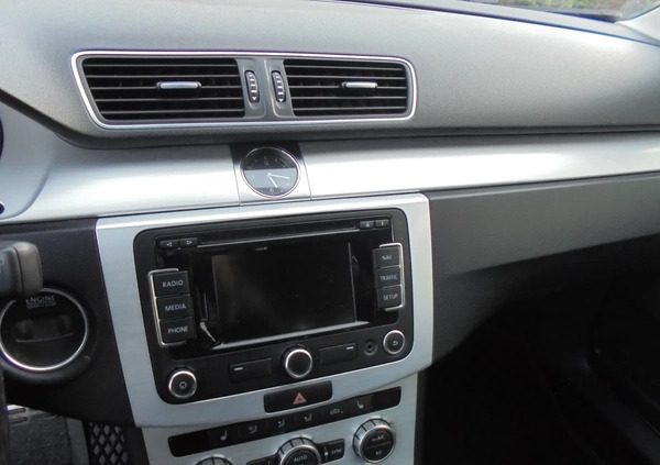 Volkswagen Passat cena 42200 przebieg: 289000, rok produkcji 2014 z Mogilno małe 667